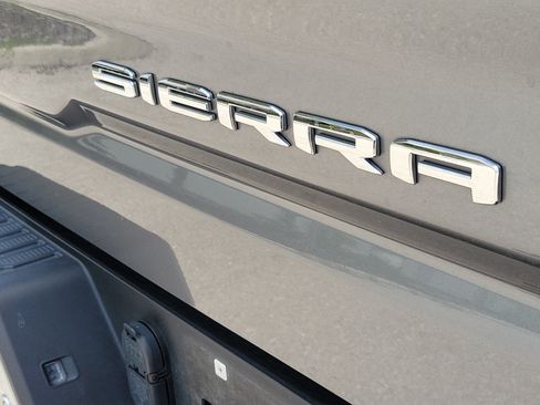 Used 2021 GMC Sierra 1500 SLT w/ SLT Premium Plus Package AWD/4WD image 9