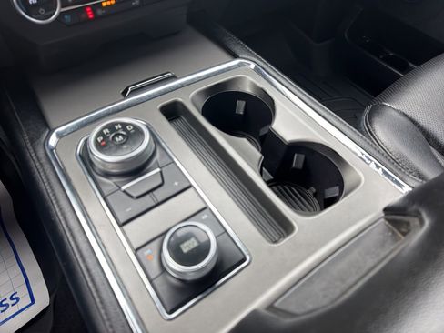 Used 2021 Ford Expedition XLT image 23