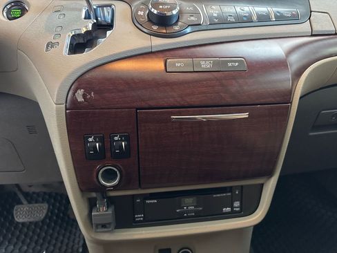 Used 2013 Toyota Sienna Limited w/ Premium Pkg image 17