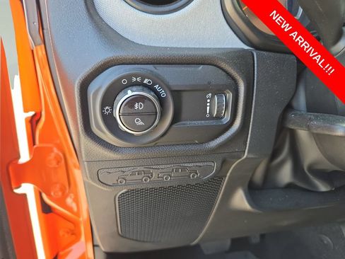 Used 2025 Jeep Gladiator Sport AWD/4WD image 15