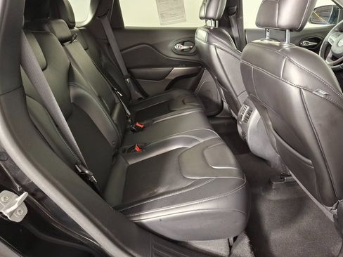 Used 2019 Jeep Cherokee Latitude Plus w/ Cold Weather Group image 29