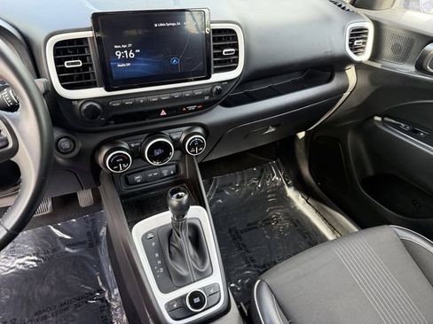 Used 2024 Hyundai Venue Limited FWD image 15