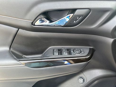 Used 2023 GMC Acadia AT4 image 8