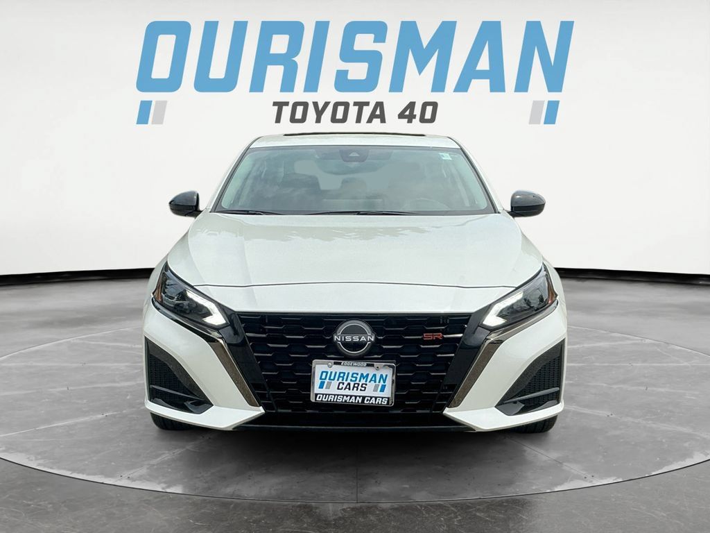 Used 2023 Nissan Altima 2.5 SR w/ SR Premium Package AWD/4WD image 2
