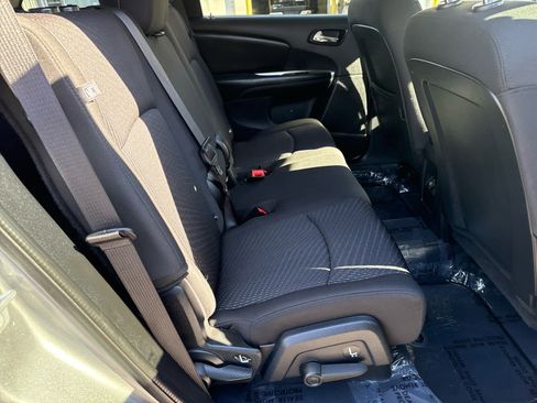 Used 2017 Dodge Journey SXT w/ Comfort/Convenience Group image 14