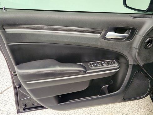 Used 2022 Chrysler 300 Touring w/ Sport Appearance Package image 10