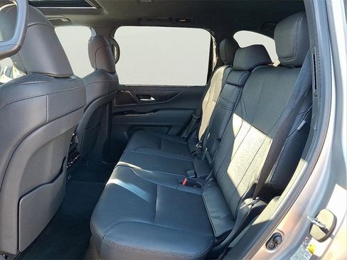 Used 2023 Lexus LX 600 4WD w/ Luxury Package image 11