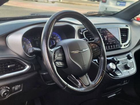 Used 2019 Chrysler Pacifica Touring-L w/ S Appearance Package image 15