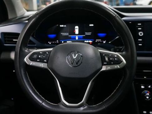 Certified 2024 Volkswagen Taos SE image 12