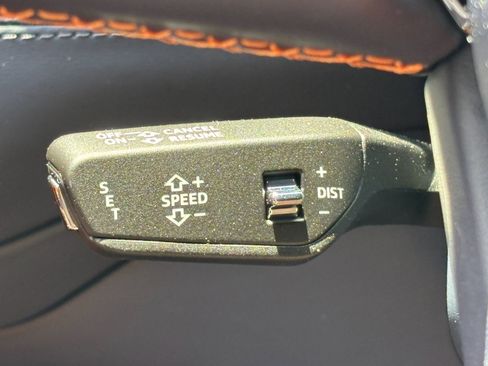 Used 2024 Bentley Bentayga image 62