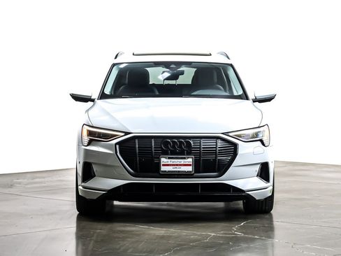 Used 2023 Audi e-tron Premium w/ Convenience Plus Package image 4