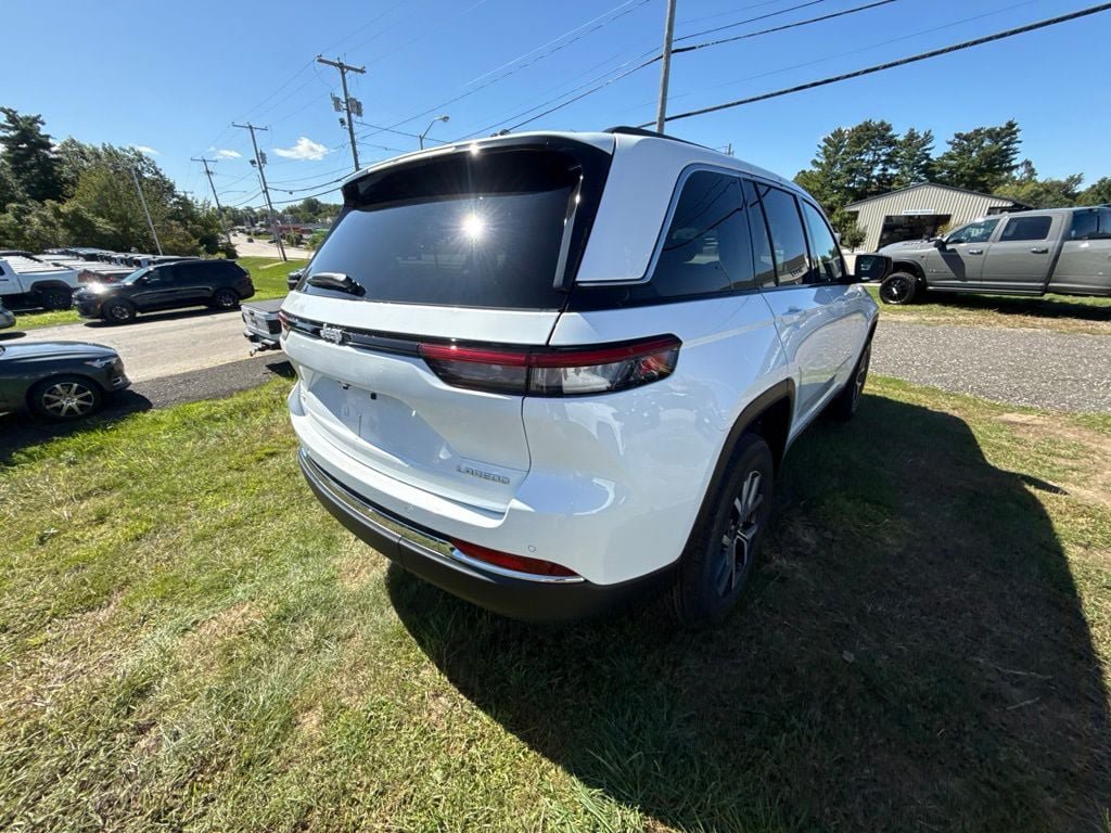 New 2027 Jeep Grand Cherokee Laredo X AWD/4WD image 5