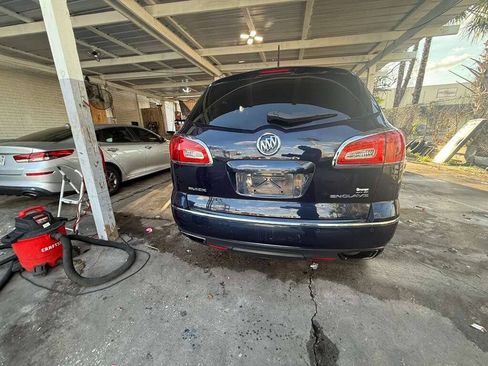 Used 2017 Buick Enclave Convenience FWD image 2