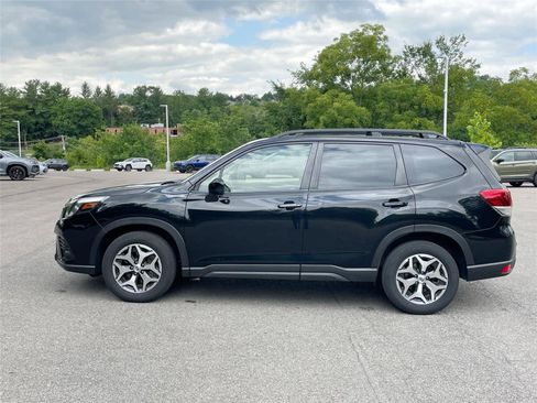 Used 2023 Subaru Forester Premium AWD/4WD image 2