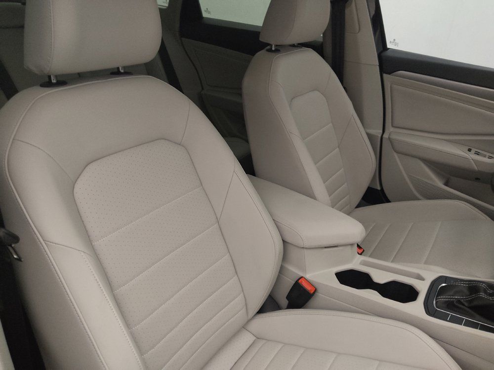 Used 2024 Volkswagen Jetta SE w/ Panoramic Sunroof Package FWD image 21