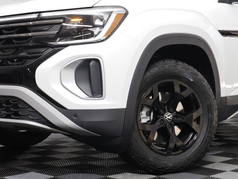 New 2026 Volkswagen Atlas Peak Edition image 3