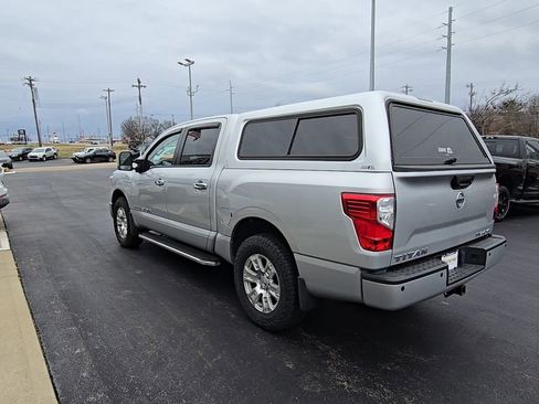 Used 2018 Nissan Titan SV w/ SV Convenience Package image 6