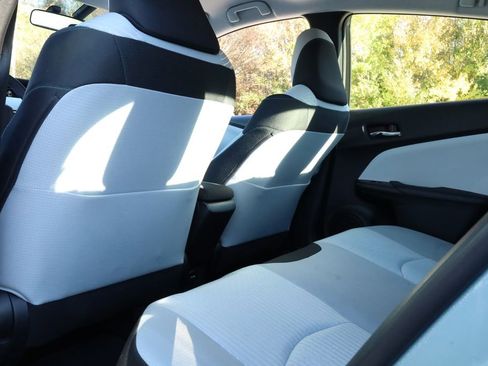 Used 2016 Toyota Prius Two image 7