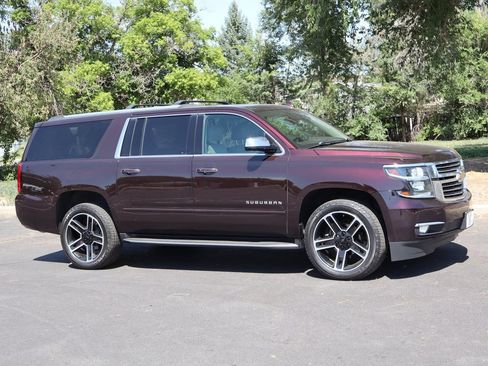 Used 2020 Chevrolet Suburban Premier AWD/4WD image 2