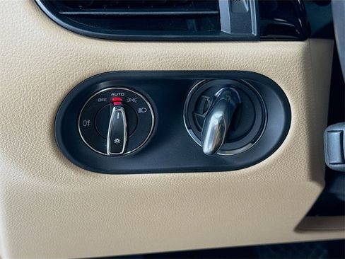 Used 2025 Porsche Macan image 14