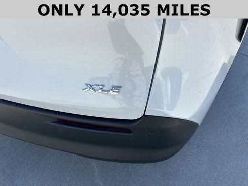 Used 2025 Toyota Sienna XLE image 4