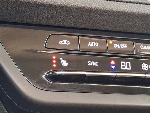 Used 2023 Buick Envision Essence image 24