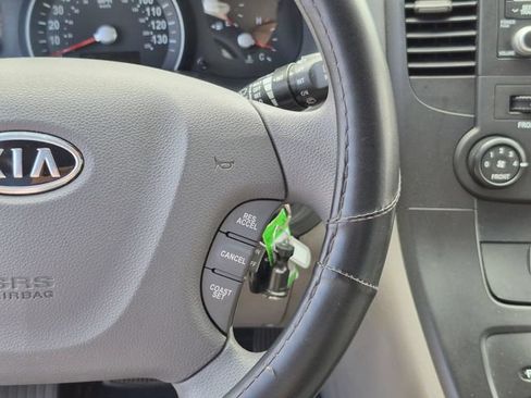 Used 2012 Kia Sedona LX w/ PWR Pkg FWD image 29