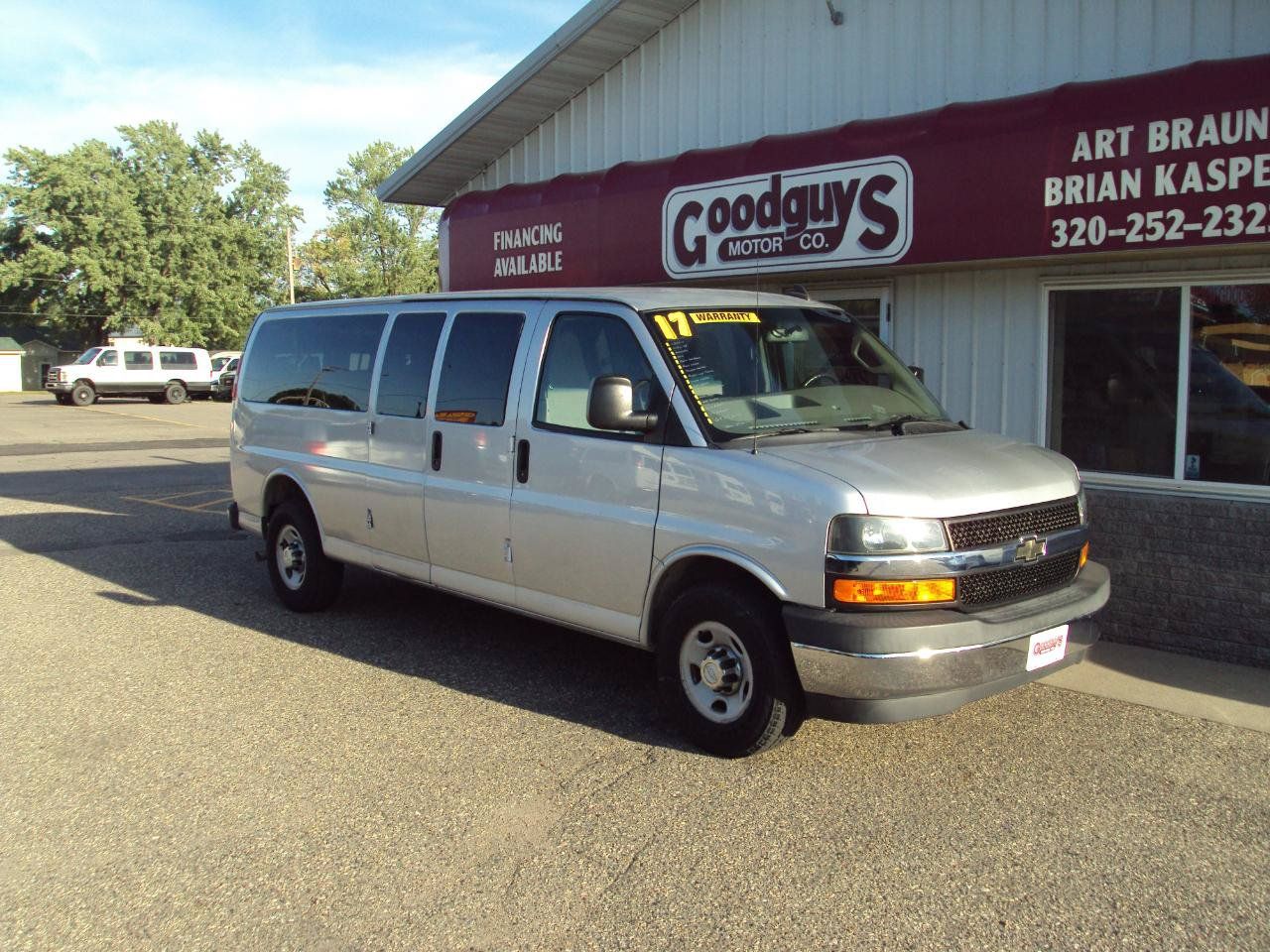 Used 2017 Chevrolet Express 3500 LT w/ LT Preferred Equipment Group RWD image 2