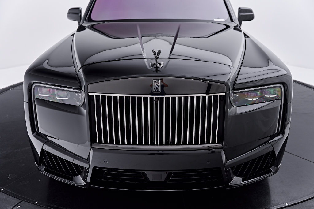 Used 2025 Rolls-Royce Cullinan Black Badge AWD/4WD image 18