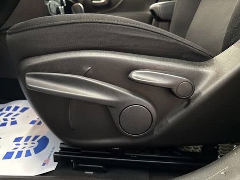 Used 2023 Jeep Renegade Latitude image 27