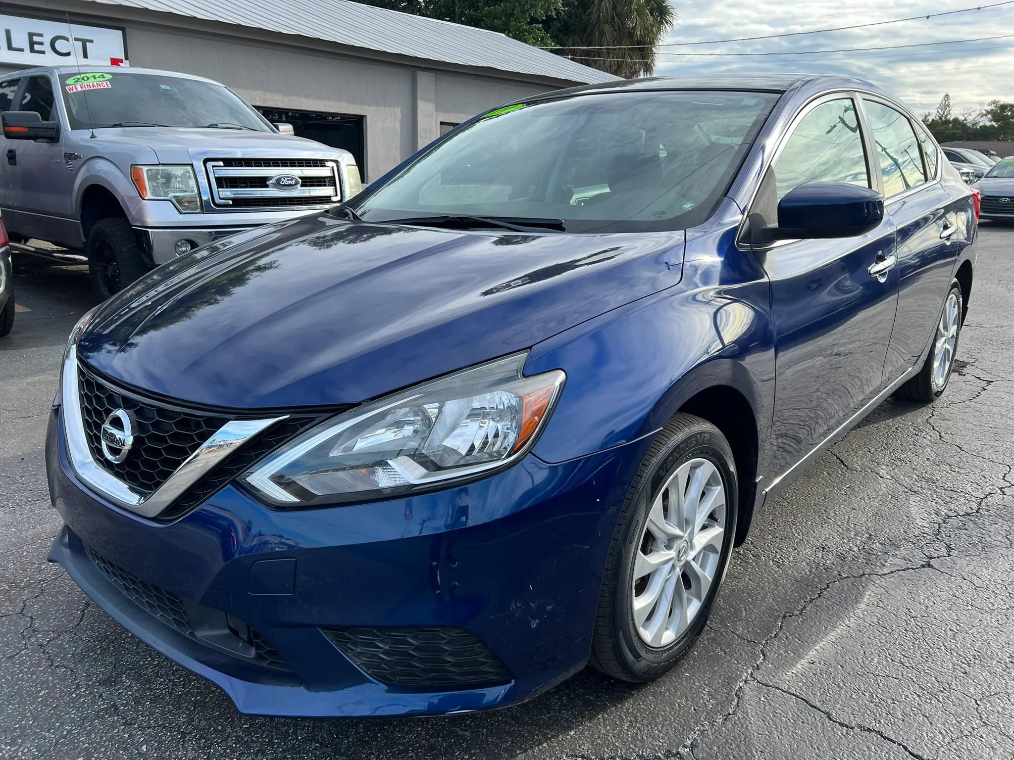 Used 2019 Nissan Sentra S w/ Appearance Package FWD image 2