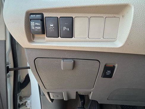 Used 2019 Toyota Sienna AWD image 14