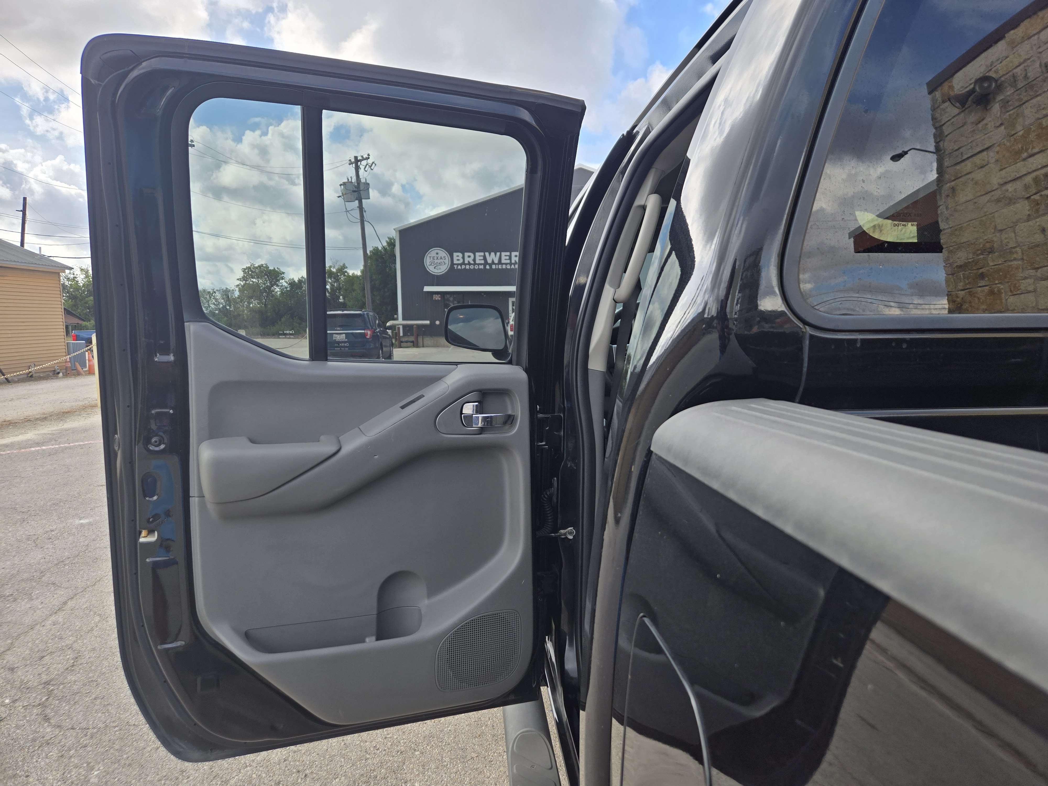 Used 2018 Nissan Frontier SV w/ Value Truck Package AWD/4WD image 6