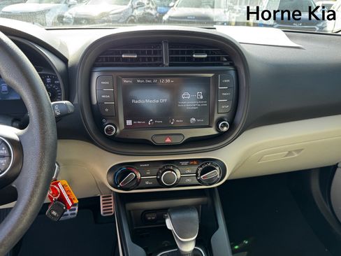 Certified 2022 Kia Soul LX image 20