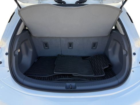 Used 2020 Chevrolet Bolt Premier w/ Infotainment Package FWD image 17
