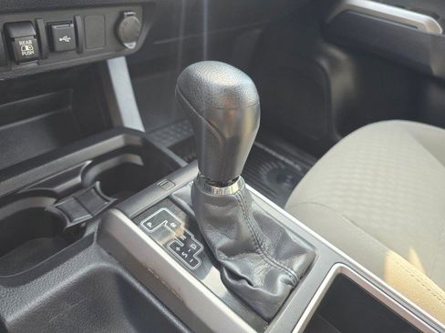 Used 2020 Toyota Tacoma SR5 image 31