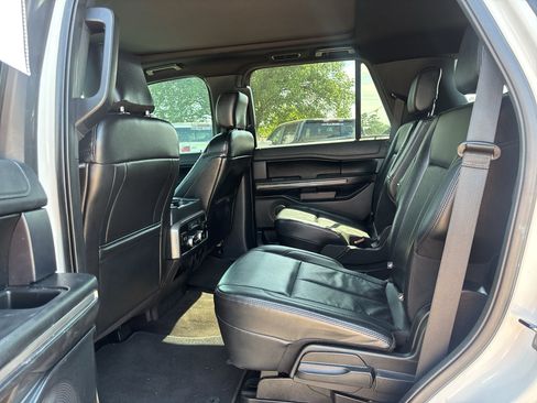 Used 2020 Ford Expedition XLT w/ Equipment Group 202A AWD/4WD image 19