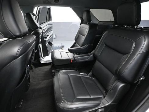 Used 2020 Ford Explorer XLT w/ Equipment Group 202A image 39