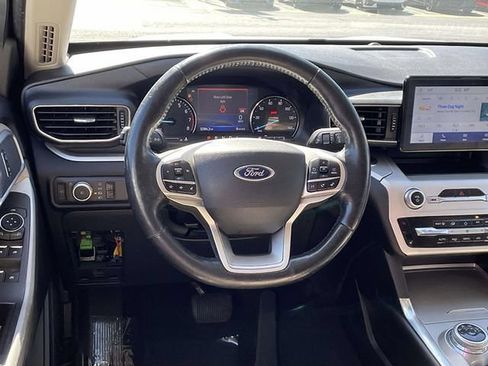 Used 2022 Ford Explorer XLT w/ Equipment Group 202A AWD/4WD image 19