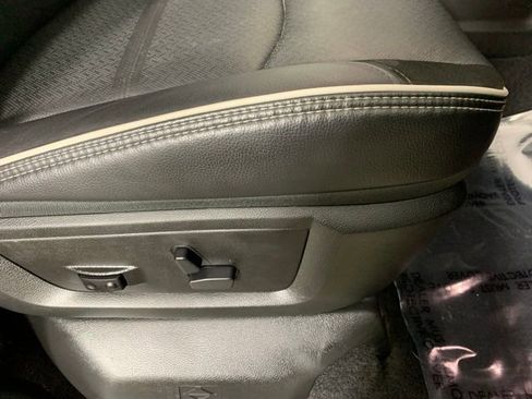 Used 2025 RAM 3500 Laramie AWD/4WD image 25