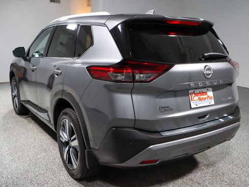 Used 2022 Nissan Rogue SL w/ SL Premium Package image 9
