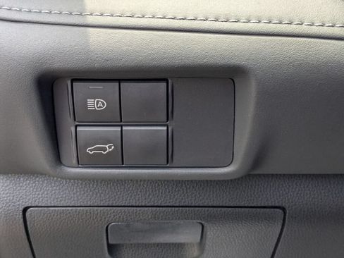 Used 2022 Toyota Highlander XLE FWD image 26