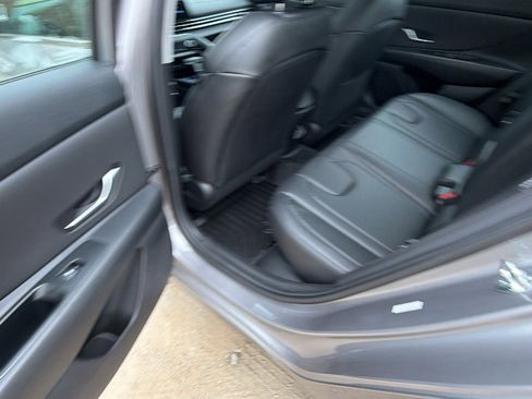 Used 2024 Hyundai Elantra Limited image 24