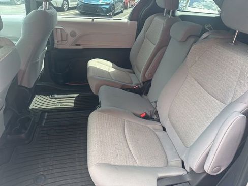 Used 2025 Toyota Sienna LE image 11
