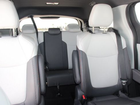 Used 2021 Toyota Sienna XSE w/ XSE Plus Package AWD/4WD image 23
