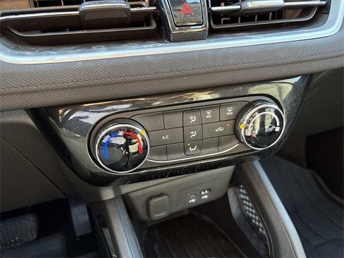 Used 2025 Chevrolet TrailBlazer LT image 34