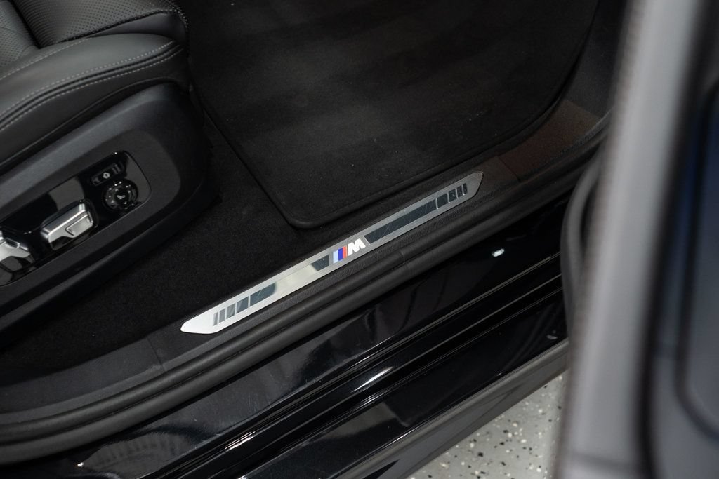 Used 2025 BMW X6 xDrive40i w/ Climate Comfort Package AWD/4WD image 12