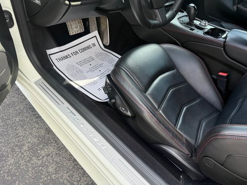 Used 2018 Maserati GranTurismo Sport RWD image 33
