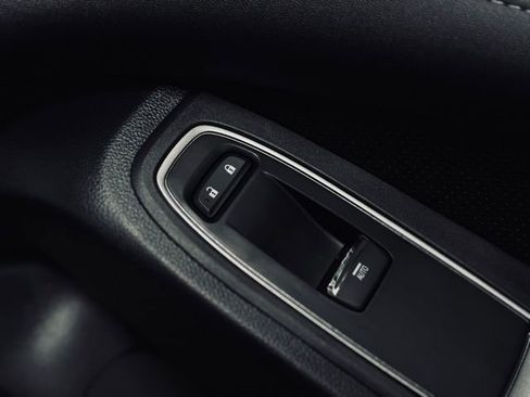 Used 2025 Subaru Ascent Limited w/ Popular Package #1 image 19