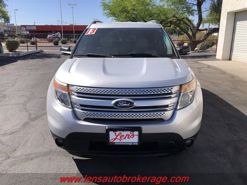 Used 2013 Ford Explorer XLT image 3